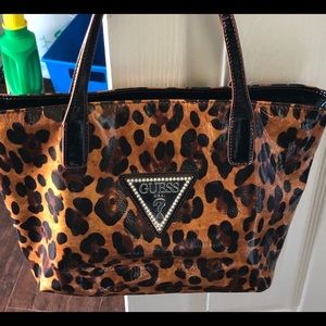 Adorable leopard print Guess purse/small tote bag!